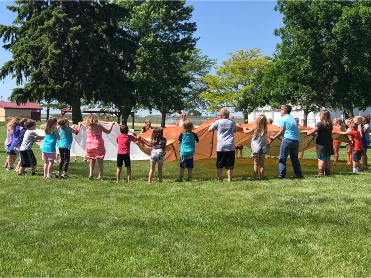 The last day we had fun with the parachute in the park